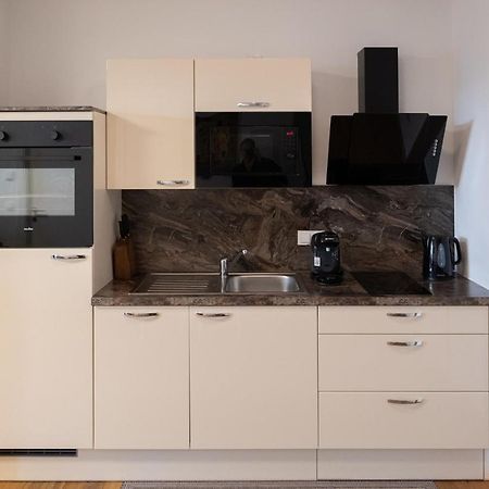 Modern Apartment W/ Cozy Balcony Near City Center ウィーン エクステリア 写真