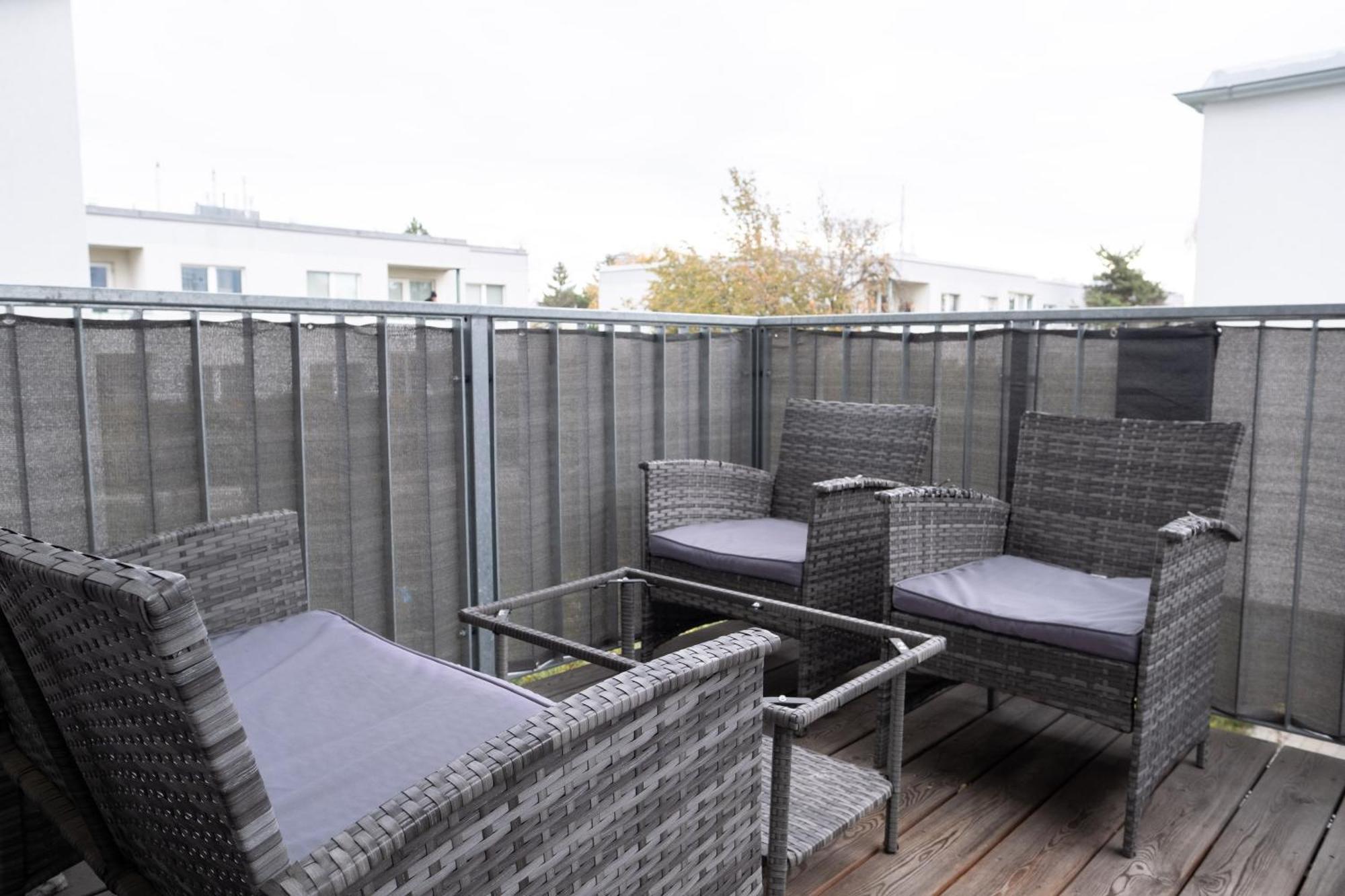 Modern Apartment W/ Cozy Balcony Near City Center ウィーン エクステリア 写真
