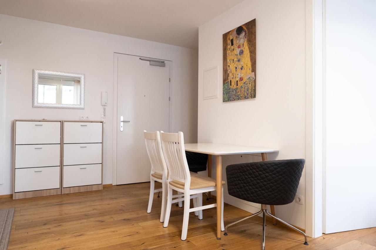 Modern Apartment W/ Cozy Balcony Near City Center ウィーン エクステリア 写真