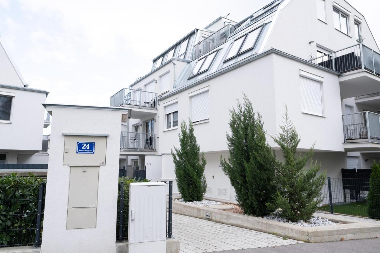 Modern Apartment W/ Cozy Balcony Near City Center ウィーン エクステリア 写真
