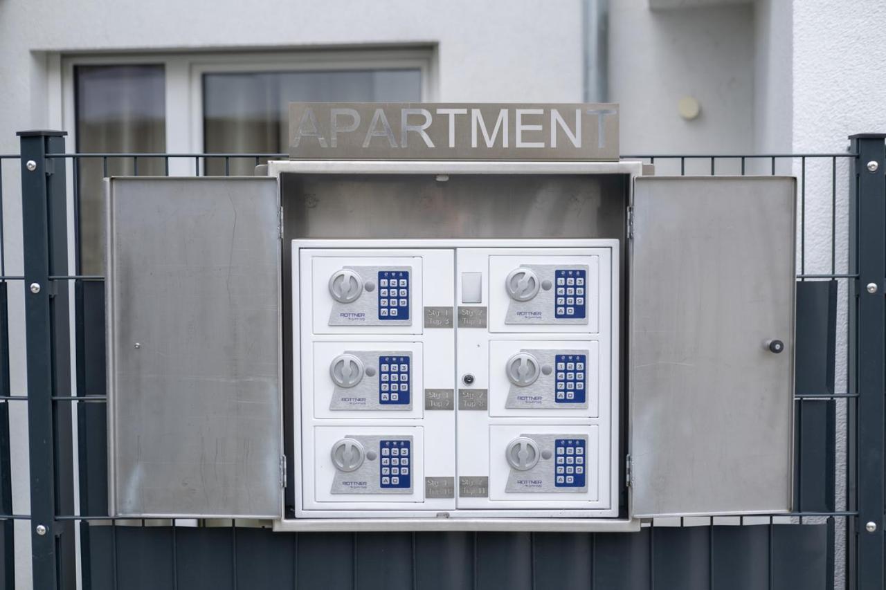 Modern Apartment W/ Cozy Balcony Near City Center ウィーン エクステリア 写真
