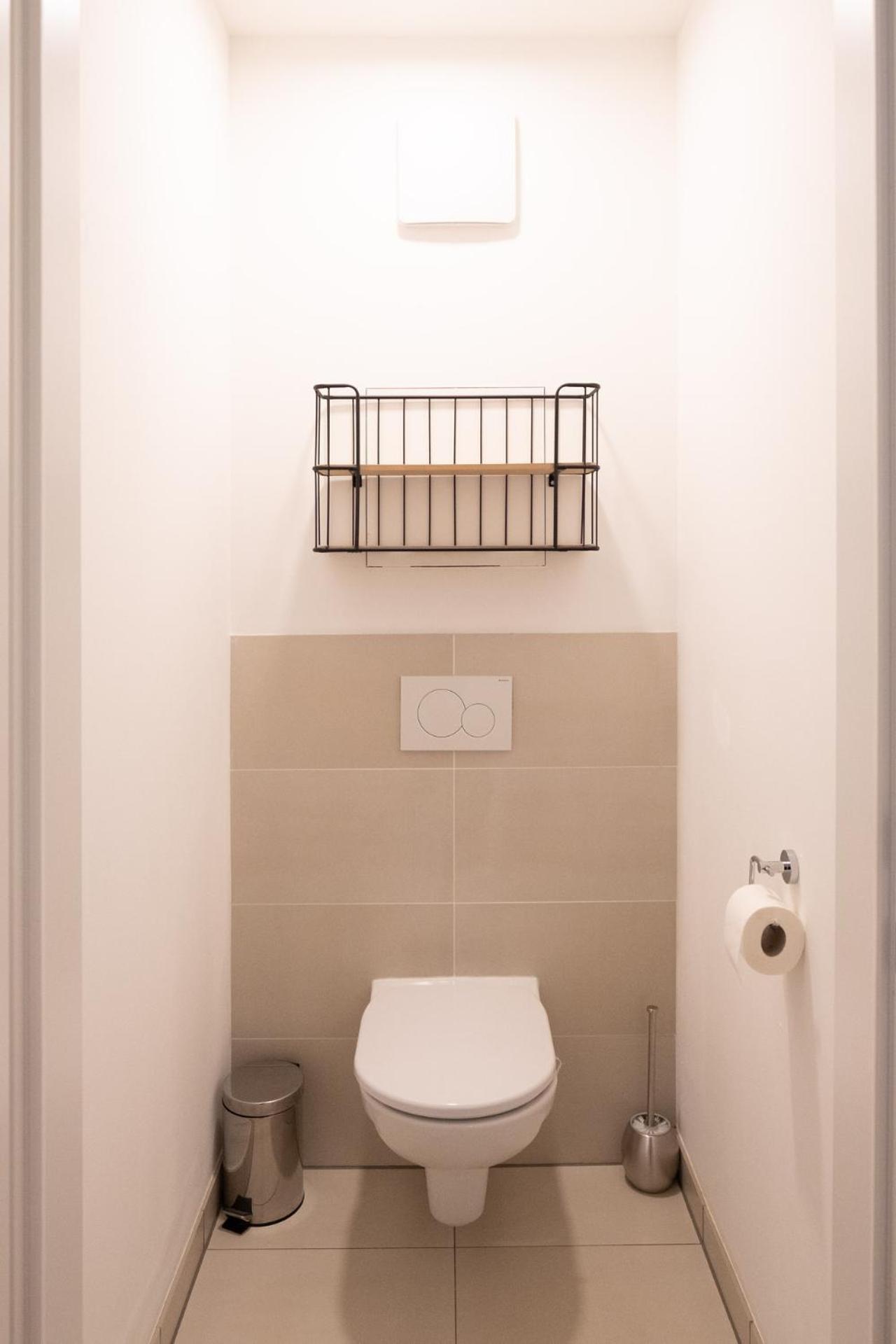 Modern Apartment W/ Cozy Balcony Near City Center ウィーン エクステリア 写真