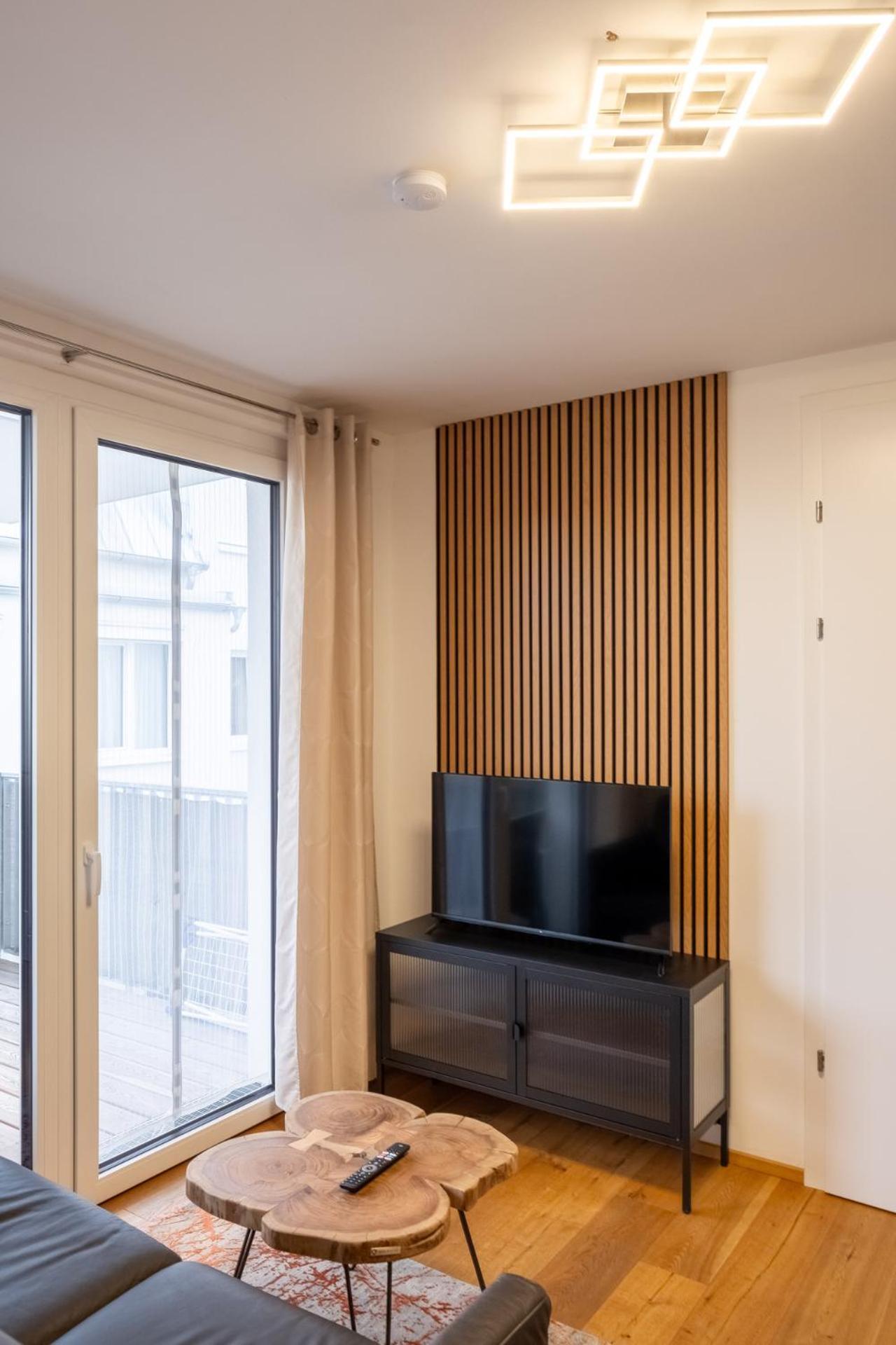 Modern Apartment W/ Cozy Balcony Near City Center ウィーン エクステリア 写真